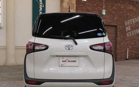 Toyota Sienta II, 2021 год, 1 364 000 рублей, 31 фотография