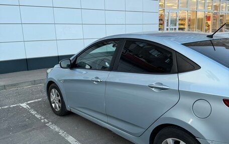 Hyundai Solaris II рестайлинг, 2011 год, 820 000 рублей, 4 фотография