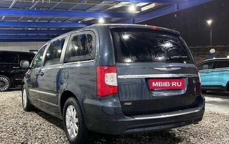 Chrysler Town & Country V рестайлинг, 2013 год, 1 799 000 рублей, 3 фотография