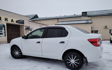 Renault Logan II, 2017 год, 550 000 рублей, 4 фотография