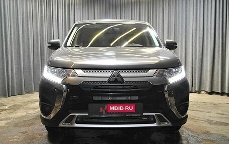 Mitsubishi Outlander III рестайлинг 3, 2019 год, 2 198 000 рублей, 3 фотография