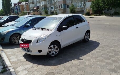 Toyota Yaris III рестайлинг, 2008 год, 800 000 рублей, 4 фотография