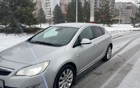 Opel Astra J, 2011 год, 770 000 рублей, 2 фотография