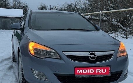 Opel Astra J, 2011 год, 715 000 рублей, 1 фотография