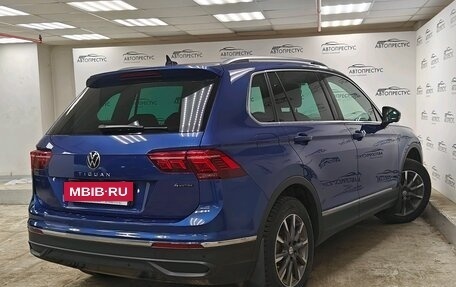 Volkswagen Tiguan II, 2021 год, 3 070 000 рублей, 5 фотография