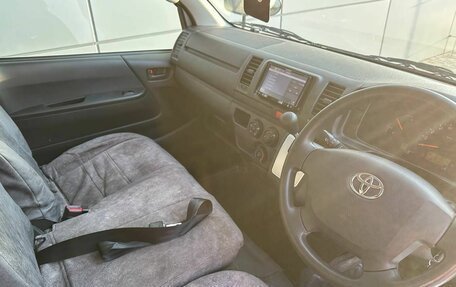 Toyota HiAce H200, 2015 год, 2 850 000 рублей, 9 фотография