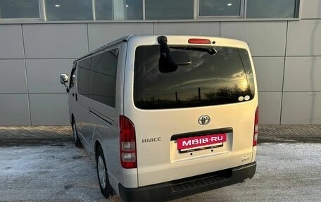 Toyota HiAce H200, 2015 год, 2 850 000 рублей, 7 фотография