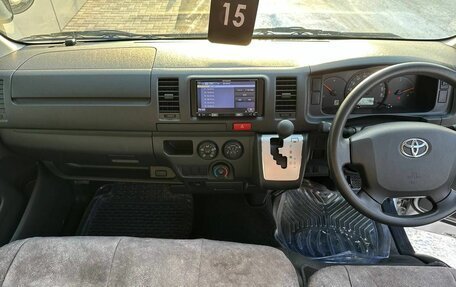 Toyota HiAce H200, 2015 год, 2 850 000 рублей, 10 фотография