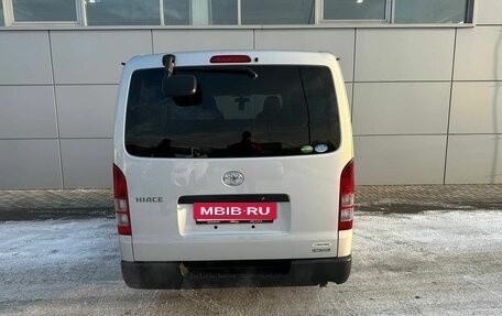 Toyota HiAce H200, 2015 год, 2 850 000 рублей, 6 фотография