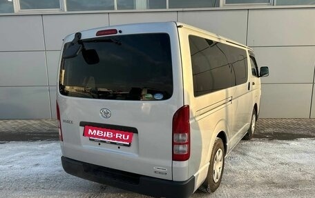 Toyota HiAce H200, 2015 год, 2 850 000 рублей, 5 фотография