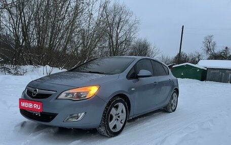 Opel Astra J, 2011 год, 715 000 рублей, 2 фотография