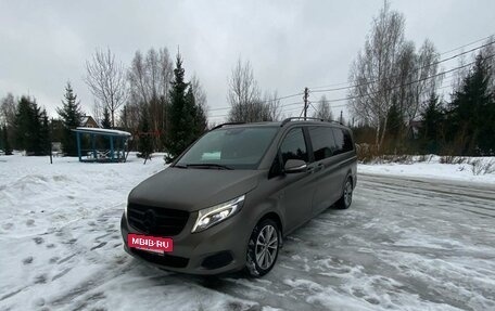 Mercedes-Benz V-Класс, 2016 год, 6 500 000 рублей, 3 фотография