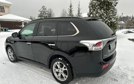 Mitsubishi Outlander III рестайлинг 3, 2013 год, 1 790 000 рублей, 4 фотография