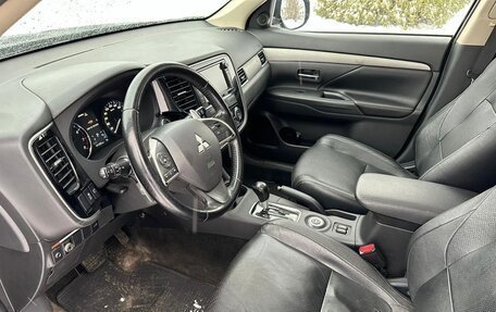 Mitsubishi Outlander III рестайлинг 3, 2013 год, 1 790 000 рублей, 10 фотография