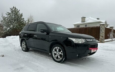 Mitsubishi Outlander III рестайлинг 3, 2013 год, 1 790 000 рублей, 2 фотография