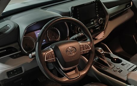 Toyota Highlander, 2022 год, 5 700 000 рублей, 9 фотография