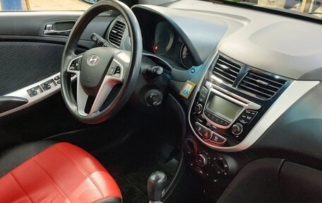 Hyundai Solaris II рестайлинг, 2011 год, 760 000 рублей, 10 фотография