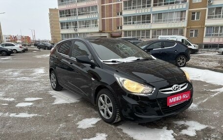 Hyundai Solaris II рестайлинг, 2012 год, 700 000 рублей, 4 фотография