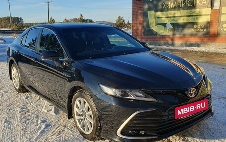 Toyota Camry, 2021 год, 3 000 000 рублей, 2 фотография