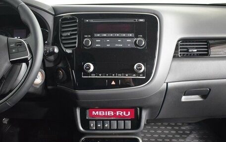 Mitsubishi Outlander III рестайлинг 3, 2022 год, 3 700 000 рублей, 7 фотография