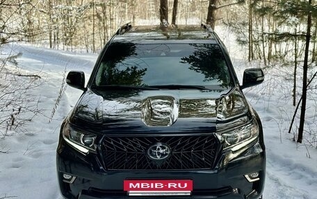 Toyota Land Cruiser Prado 150 рестайлинг 2, 2022 год, 7 500 000 рублей, 5 фотография