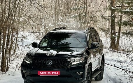 Toyota Land Cruiser Prado 150 рестайлинг 2, 2022 год, 7 500 000 рублей, 7 фотография