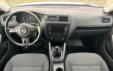 Volkswagen Jetta VI, 2012 год, 950 000 рублей, 13 фотография