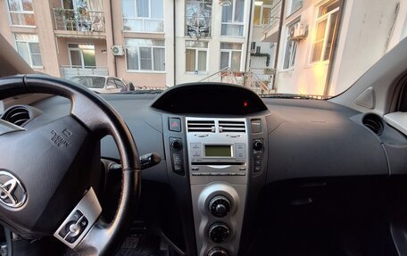 Toyota Yaris III рестайлинг, 2008 год, 750 000 рублей, 10 фотография