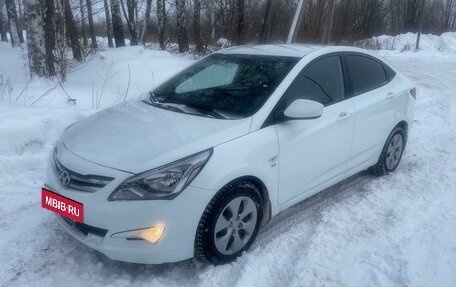 Hyundai Solaris II рестайлинг, 2015 год, 1 300 000 рублей, 2 фотография