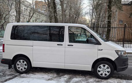 Volkswagen Caravelle T6 рестайлинг, 2015 год, 2 950 000 рублей, 3 фотография