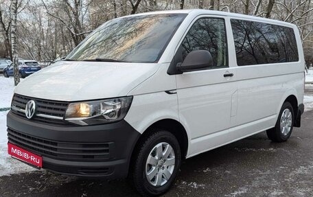 Volkswagen Caravelle T6 рестайлинг, 2015 год, 2 950 000 рублей, 2 фотография