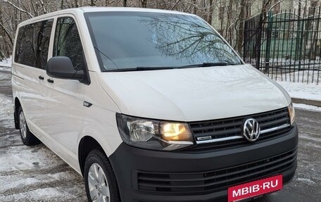 Volkswagen Caravelle T6 рестайлинг, 2015 год, 2 950 000 рублей, 4 фотография