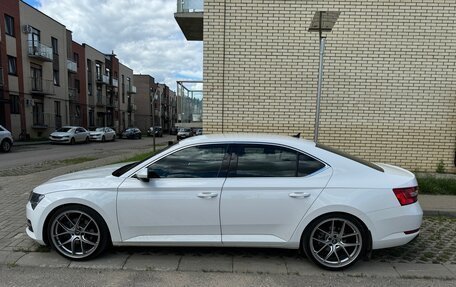 Skoda Superb III рестайлинг, 2021 год, 3 000 000 рублей, 2 фотография