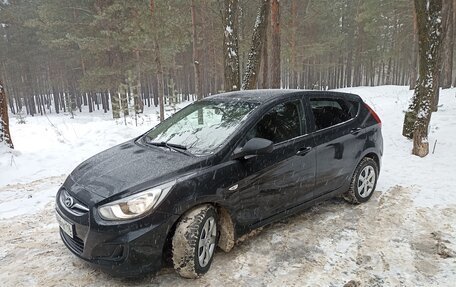 Hyundai Solaris II рестайлинг, 2013 год, 700 000 рублей, 1 фотография