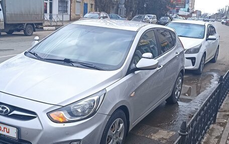 Hyundai Solaris II рестайлинг, 2012 год, 850 000 рублей, 5 фотография