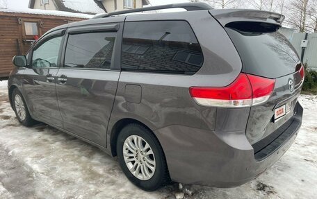 Toyota Sienna III, 2012 год, 2 600 000 рублей, 3 фотография