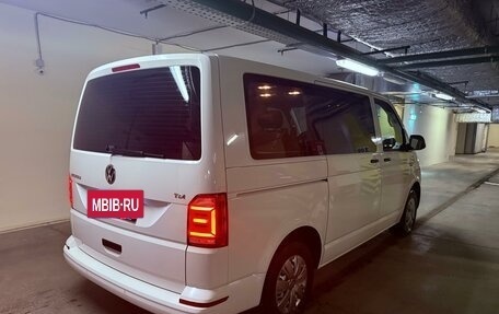 Volkswagen Multivan T6 рестайлинг, 2017 год, 3 990 000 рублей, 2 фотография