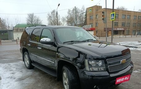 Chevrolet Tahoe III, 2013 год, 2 800 000 рублей, 2 фотография