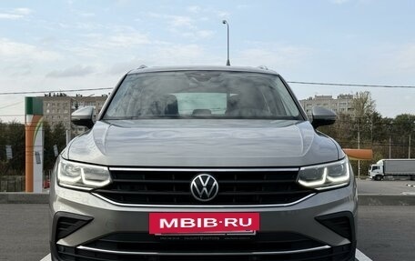 Volkswagen Tiguan II, 2021 год, 3 100 000 рублей, 2 фотография