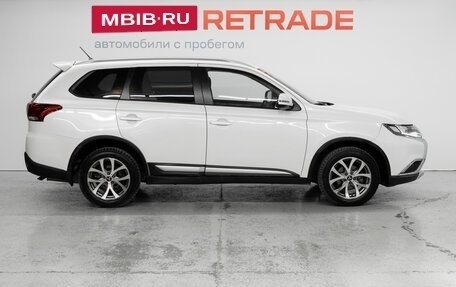 Mitsubishi Outlander III рестайлинг 3, 2016 год, 2 500 000 рублей, 4 фотография