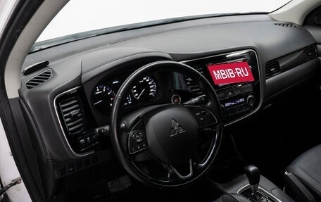 Mitsubishi Outlander III рестайлинг 3, 2016 год, 2 500 000 рублей, 14 фотография