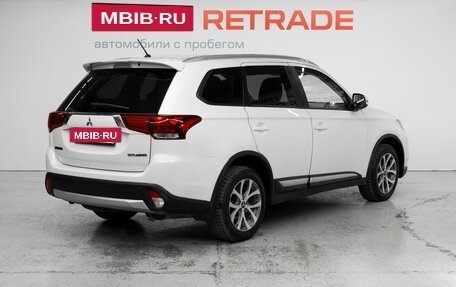 Mitsubishi Outlander III рестайлинг 3, 2016 год, 2 500 000 рублей, 5 фотография