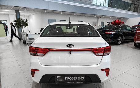 KIA Rio IV, 2018 год, 1 000 000 рублей, 10 фотография