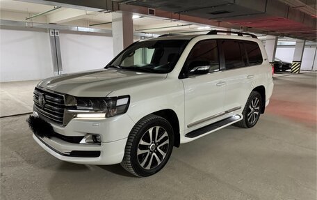 Toyota Land Cruiser 200, 2017 год, 5 499 000 рублей, 2 фотография