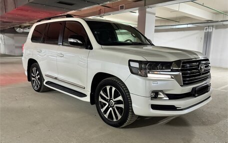 Toyota Land Cruiser 200, 2017 год, 5 499 000 рублей, 3 фотография