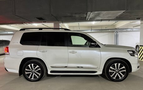 Toyota Land Cruiser 200, 2017 год, 5 499 000 рублей, 4 фотография