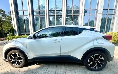 Toyota C-HR I рестайлинг, 2021 год, 1 959 000 рублей, 5 фотография