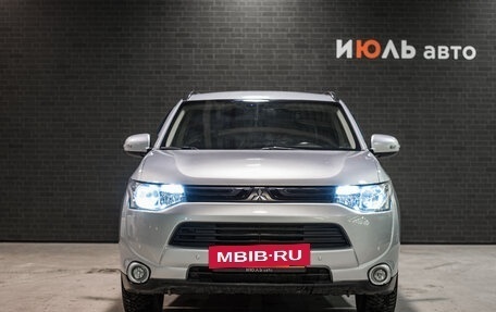 Mitsubishi Outlander III рестайлинг 3, 2012 год, 1 450 000 рублей, 2 фотография