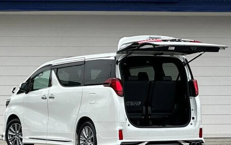 Toyota Alphard III, 2021 год, 3 350 000 рублей, 9 фотография