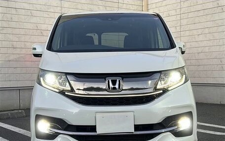 Honda Stepwgn IV, 2017 год, 1 430 000 рублей, 2 фотография